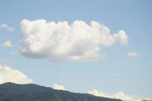稜線と雲 稜線と雲の写真