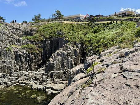 夏の昼間の東尋坊 夏の昼間の東尋坊の写真