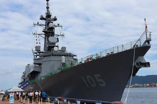 9月下旬の高松港の係留中の護衛艦いなづま 9月下旬の高松港の係留中の護衛艦いなづまの写真