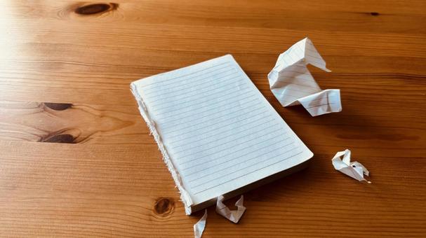 ノートと紙切れ、コピースペース ノートと紙切れ、コピースペース ノート,メモ帳,メモの写真素材