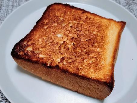 焦げ目のついたトースト 焦げ目のついたトースト トースト,パン,食パンの写真素材