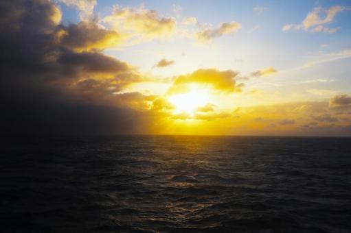 朝日と水平線 朝日と水平線の写真