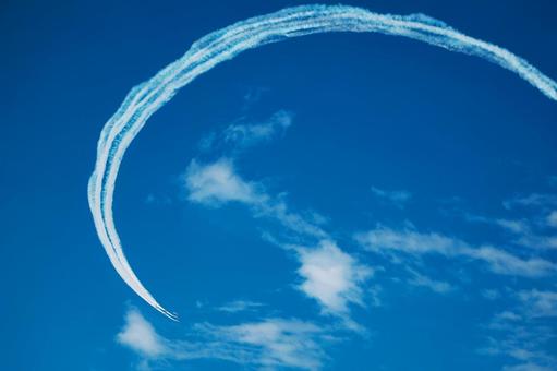 ブルーインパルス　デルタ・ロール　2 入間基地,航空祭,航空自衛隊の写真素材