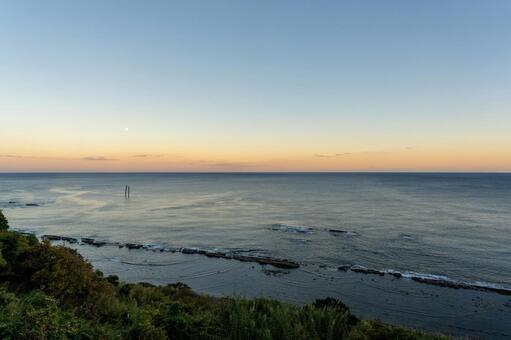 夕暮れ時の堀切峠から望む海景 堀切峠,夕景,夕暮れの写真素材