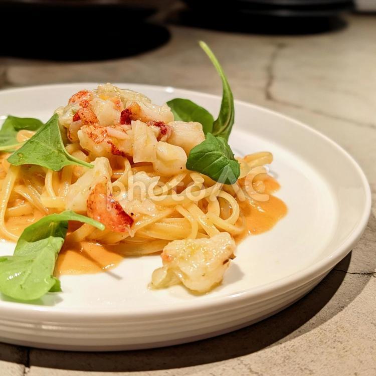 海老とルッコラのビスク風パスタ 料理,食べ物,パスタの写真素材