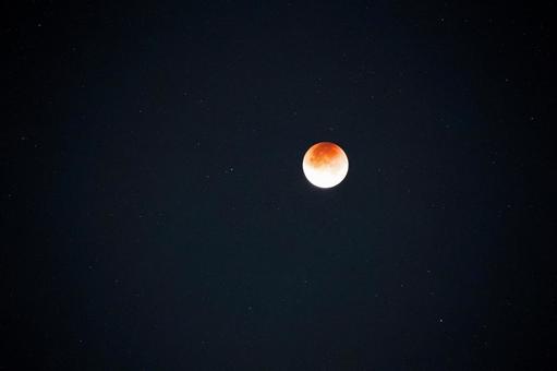 広大な宇宙に浮かぶ月食 広大な宇宙に浮かぶ月食 2025年,月世界,月面の写真素材