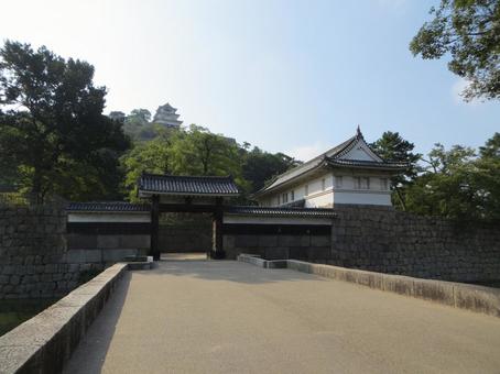 丸亀城 大手門 天守 丸亀城 大手門 天守 丸亀城,現存天守,高石垣の写真素材