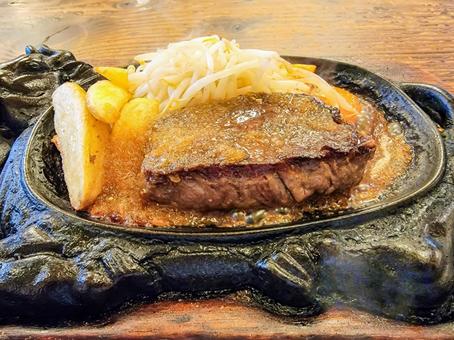 分厚いリブロースステーキ リブロース,もやし,ポテトフライの写真素材