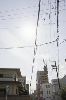 住宅街に照りつける逆光 住宅街に照りつける逆光 日差し,真夏日,6月の写真素材