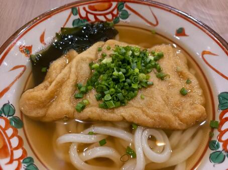 おいしいプノンペンのキツネうどん うどん,きつねうどん,油揚げの写真素材