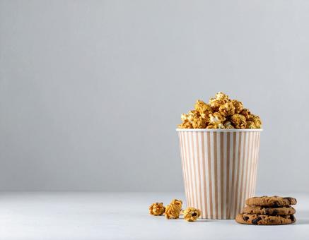 キャラメルポップコーンとクッキー キャラメルポップコーンとクッキーの写真