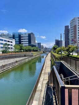 都会を流れる穏やかな北十間川 都会を流れる穏やかな北十間川 墨田区,北十間川,川の写真素材