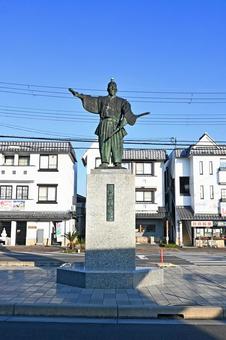 滋賀・近江八幡市 JR安土駅 織田信長像 jr安土駅,織田信長像,像の写真素材