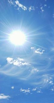 太陽と青空 太陽と青空の写真