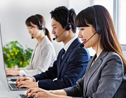 チームで働くコールセンターのオペレーター チームで働くコールセンターのオペレーターの写真