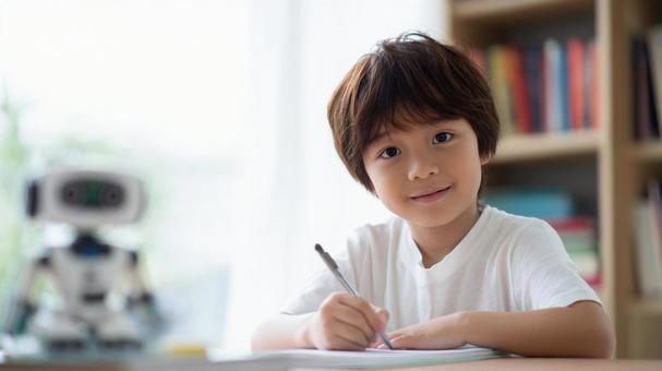 勉強している賢そうな男の子 勉強している賢そうな男の子の写真