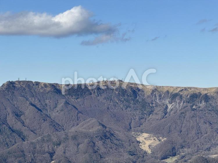 鉢伏山から見た美ヶ原高原 山,春,茶色の写真素材