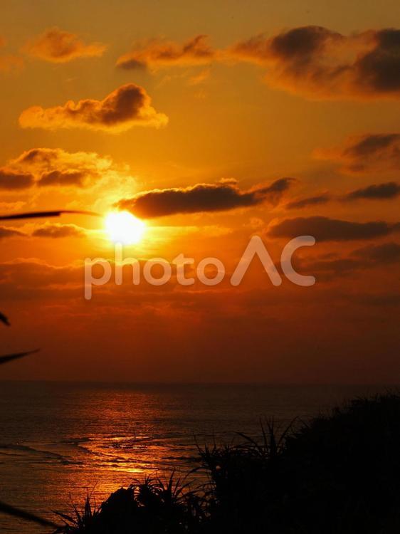 海の夕日　風景　沖縄　残波岬より5 夕日,海,沖縄の写真素材