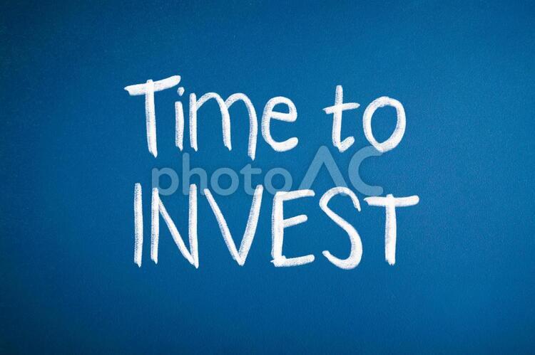 チョークで書かれた「Time to INVEST」 ビジネス,英語,timeの写真素材