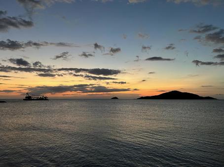 夕焼けの海 夕焼けの海 海,夕焼け,夕方の写真素材