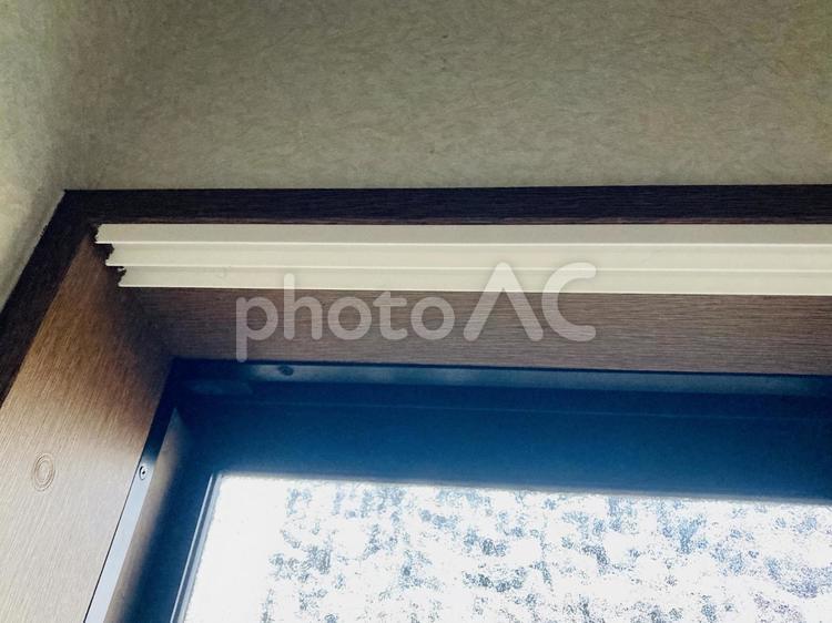 上レールを貼ったところ 上レール,二重窓,資材の写真素材