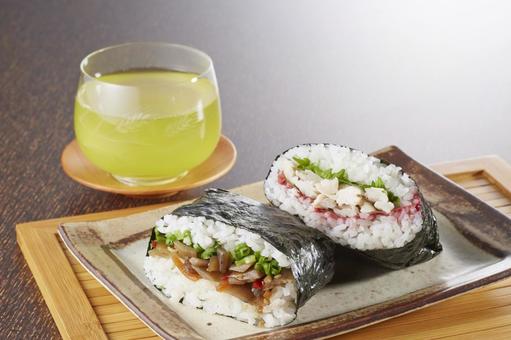 おにぎらず おにぎらず,お茶,おにぎりの写真素材