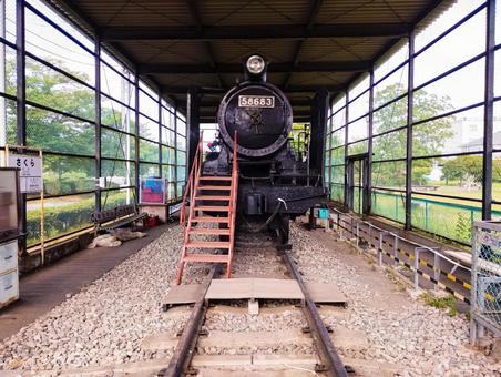 公園のSL展示を正面から 公園のSL展示を正面から sl,機関車,汽車の写真素材