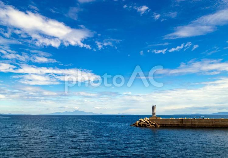 長崎の樺島から灯台の見える海景 海,風景,雲の写真素材
