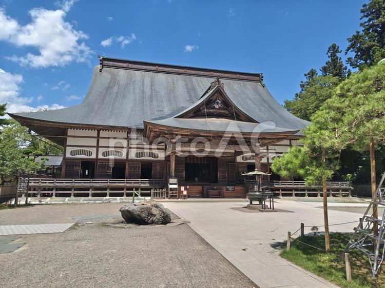 世界遺産！中尊寺本堂と青空 中尊寺,本堂,世界遺産の写真素材