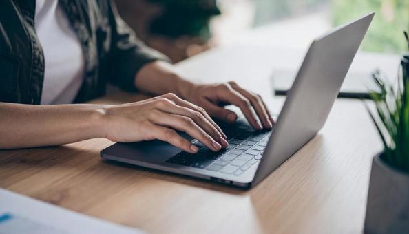 テレワーク　リモートワーク　家の写真