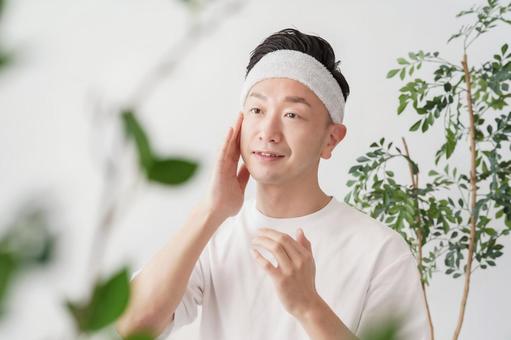 做皮膚護理的男士, JPG 做皮膚護理的男士, 皮膚護理, 男人, 40代, JPG