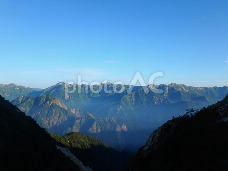 青々と見渡せる山脈 夏,山,登山の写真素材