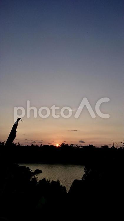 沖縄県宮古島　入り江の夕景③ 沖縄,宮古島,自然の写真素材