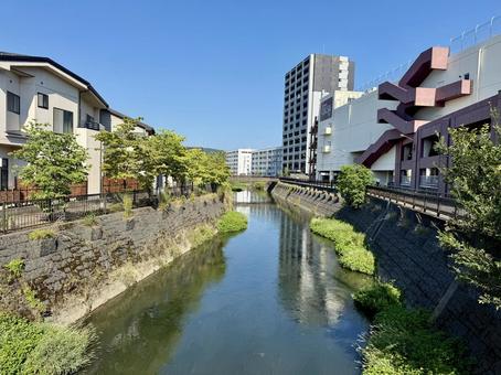 福井県の用水路底喰川　昼間 梅雨時,福井県,昼間の写真素材