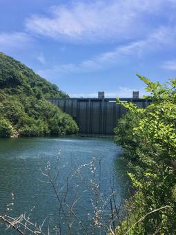 山間部のダム ダム,山間部,ダム湖の写真素材
