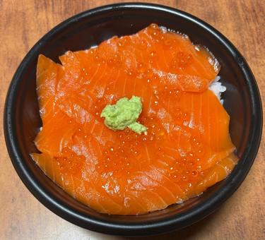 Salmon and salmon roe rice bowl, JPG Salmon and salmon roe rice bowl, JPG