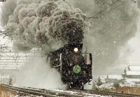 雪が降る北びわこ steamlocomotive,sl北びわこ号,雪景色の写真素材