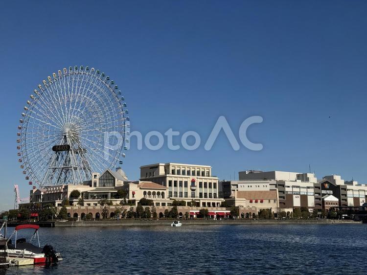 アニヴェルセル方面の風景 みなとみらい,横浜,観覧車の写真素材