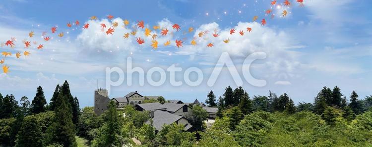 六甲山の山頂の展望台と秋の青空 秋空,紅葉,空の写真素材