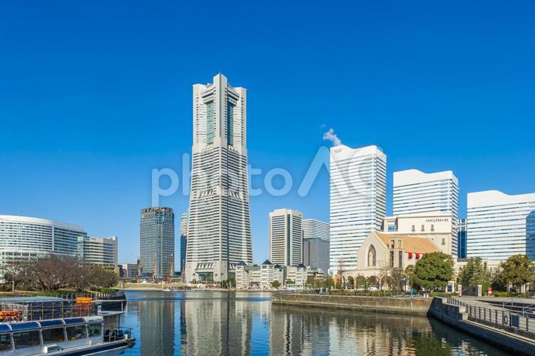 横浜みなとみらいの風景 みなとみらい,ランドマークタワー,高層ビルの写真素材