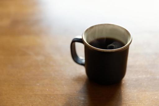 優しい光のホットコーヒー コーヒー,ホットコーヒー,珈琲の写真素材