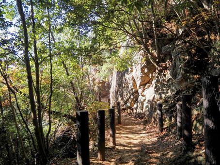 秋の天覧山・岩場の山道(埼玉県・飯能市) 秋の天覧山・岩場の山道(埼玉県・飯能市) 秋,天覧山,岩場の写真素材