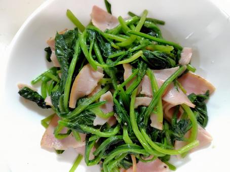 ほうれん草とロースハムの炒め ほうれん草とロースハムの炒め,ほうれん草,ロースハムの写真素材