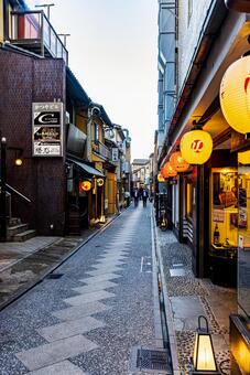 京都市　祇園の町並み 祇園,京都,街並みの写真素材