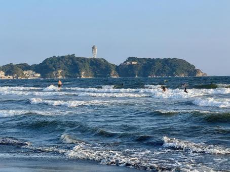 鵠沼海岸と江ノ島とサーフィン 鵠沼海岸と江ノ島とサーフィン 鵠沼海岸,海,海岸の写真素材