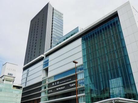 JR横浜駅西口を見上げる 横浜駅,横浜市,横浜の写真素材