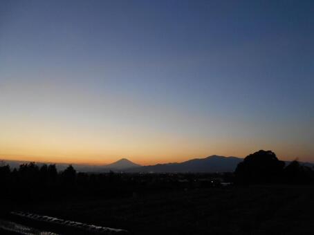 夕景の富士方面 夕景の富士方面の写真