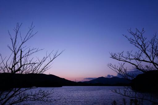 夜明け 夜明け,空,影の写真素材