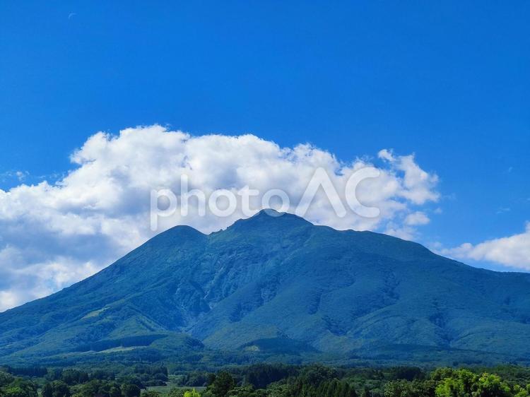 2023真夏の津軽富士（岩木山） 岩木山,津軽富士,雲の写真素材