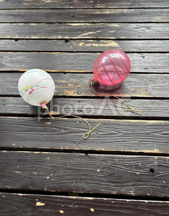 赤と白のヨーヨー 水風船,白,赤の写真素材